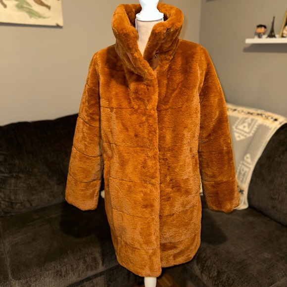 NVLT NWT Faux Fur Puffer Coat - Cognac Size Medium MSRP $200 - Picture 6 of 15